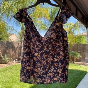 🌸$5 SHEIN top, blue floral, cold shoulder, size M